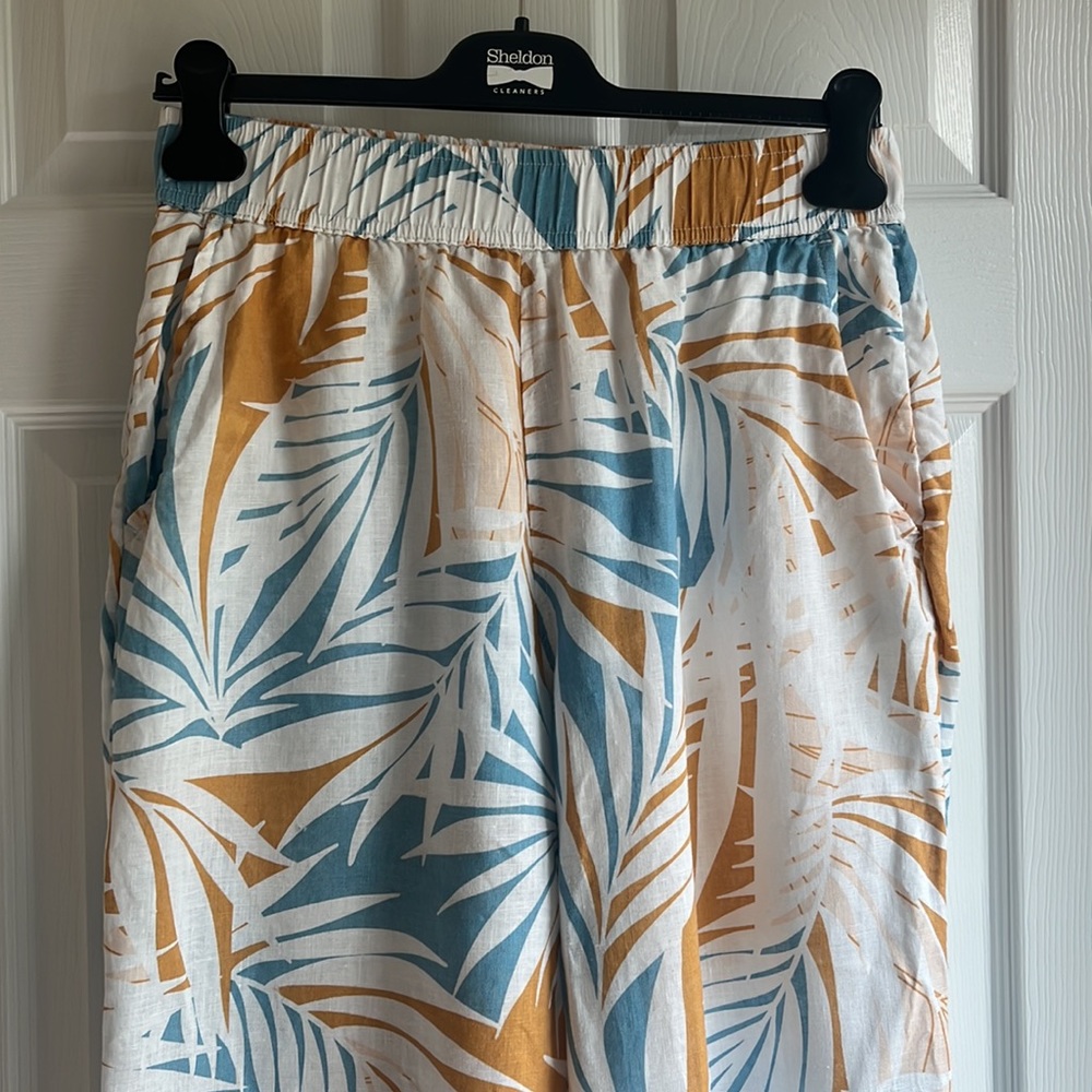 Cynthia Rowley White Wide-Leg Tropical Print Pants with Blue & Mustard Leaves - Picture 2 of 6